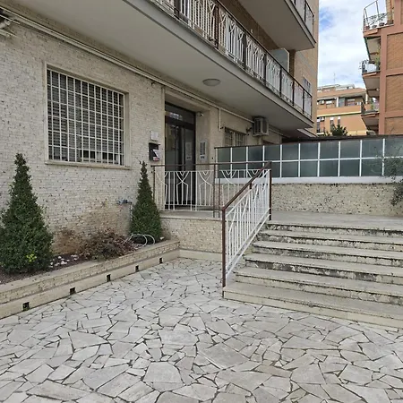 Elegant Talenti -2 Camere, 2 Bagni, Terrazza, Balcone, Parcheggio Gratuito *